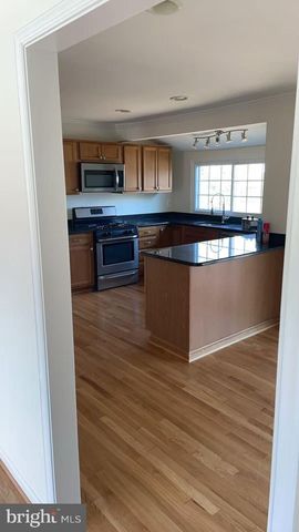 9821 HAMPTON LN, Fairfax, VA 22030