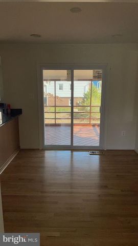 9821 HAMPTON LN, Fairfax, VA 22030