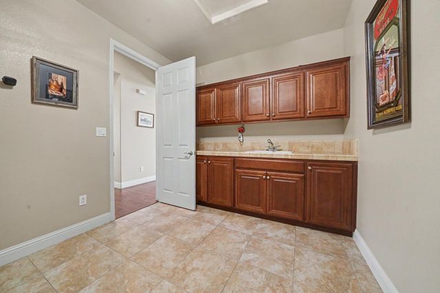 2031 Thomas Dr, Jackson, CA 95642