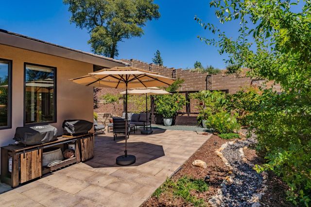 2031 Thomas Dr, Jackson, CA 95642
