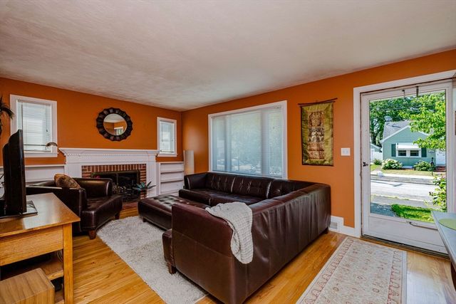 156 Harris St, Pawtucket, RI 02861
