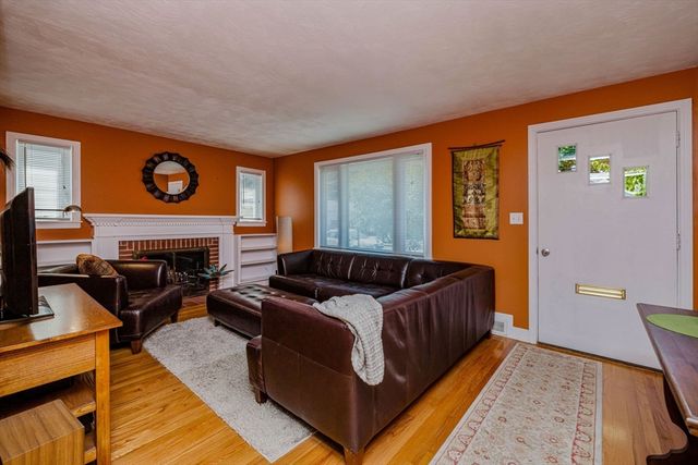 156 Harris St, Pawtucket, RI 02861