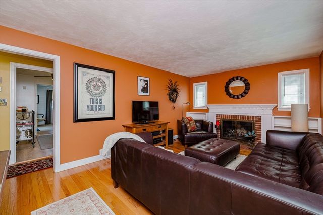 156 Harris St, Pawtucket, RI 02861