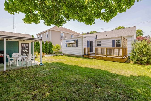 156 Harris St, Pawtucket, RI 02861