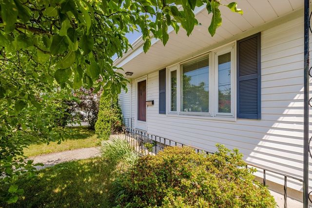 156 Harris St, Pawtucket, RI 02861