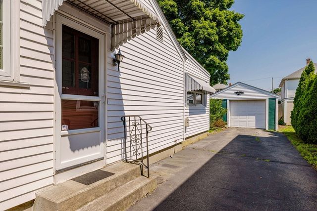156 Harris St, Pawtucket, RI 02861
