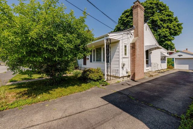 156 Harris St, Pawtucket, RI 02861