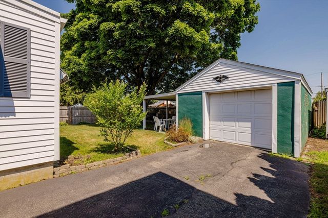 156 Harris St, Pawtucket, RI 02861
