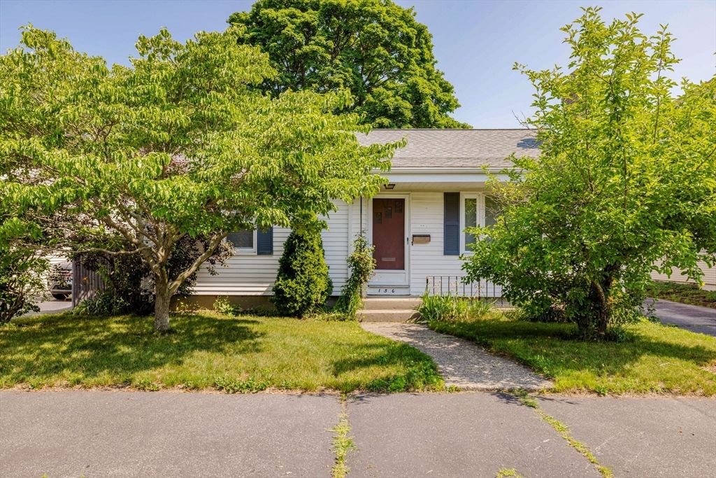 156 Harris St, Pawtucket, RI 02861