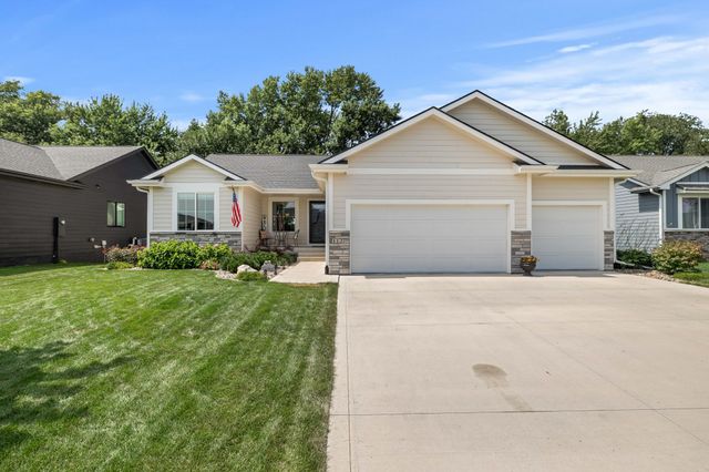 1127 Timber Ridge Drive, Norwalk, IA 50211