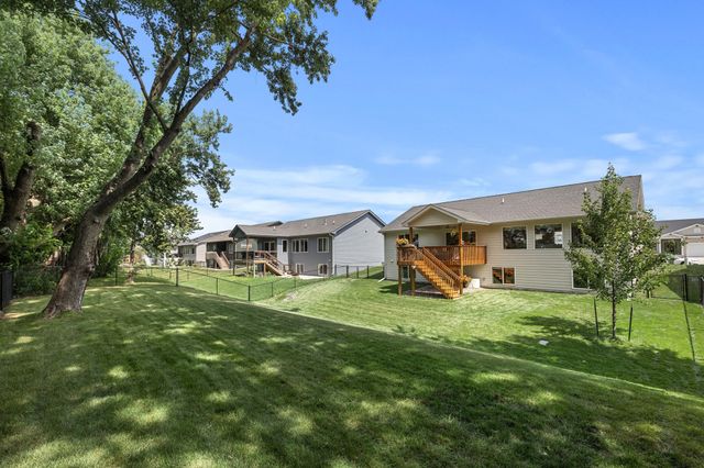 1127 Timber Ridge Drive, Norwalk, IA 50211