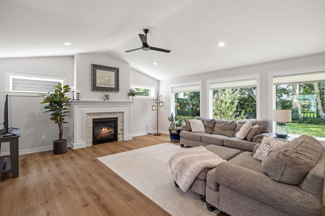 1127 Timber Ridge Drive, Norwalk, IA 50211