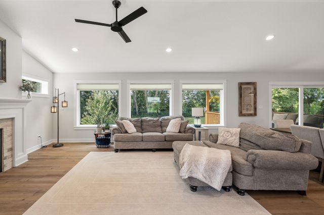 1127 Timber Ridge Drive, Norwalk, IA 50211