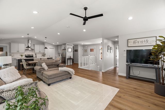 1127 Timber Ridge Drive, Norwalk, IA 50211
