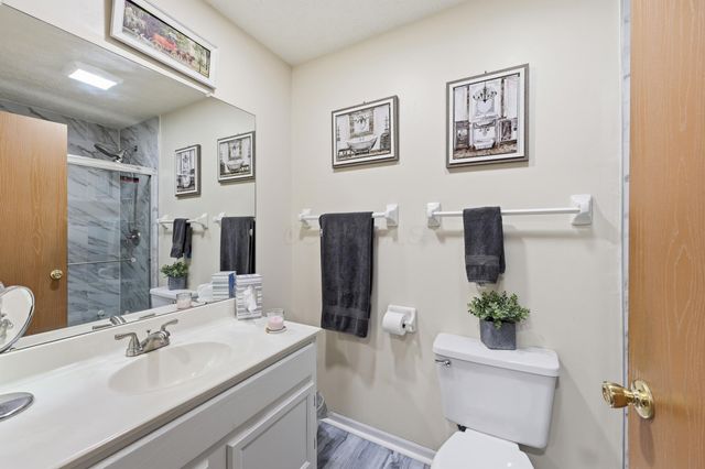 5885 Beechcroft Road, 302, Columbus, OH 43229