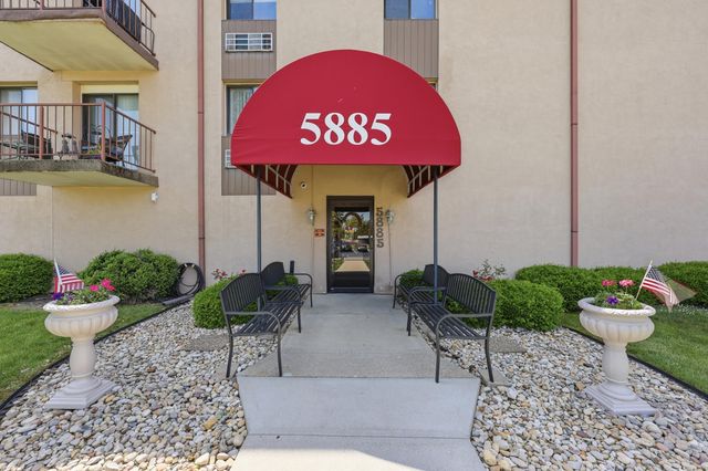 5885 Beechcroft Road, 302, Columbus, OH 43229