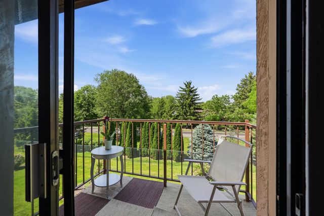 5885 Beechcroft Road, 302, Columbus, OH 43229