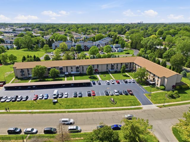 5885 Beechcroft Road, 302, Columbus, OH 43229
