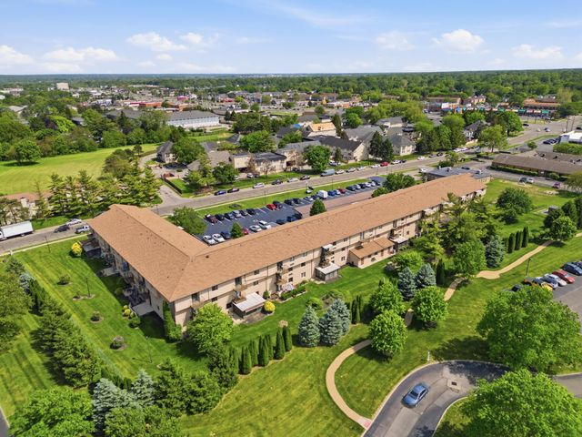 5885 Beechcroft Road, 302, Columbus, OH 43229