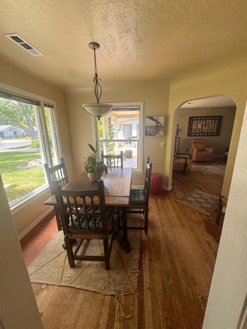 330 Rowland Ave, Modesto, CA 95354