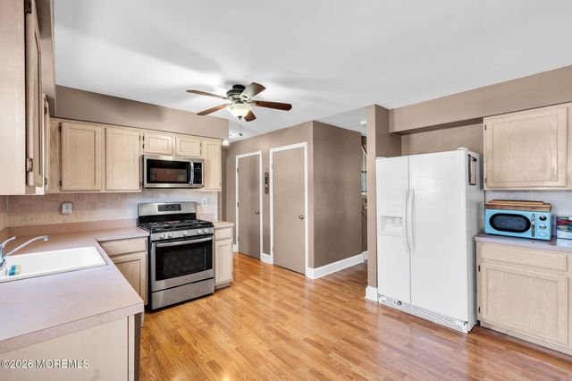 17 Jacob Drive, Howell, NJ 07731
