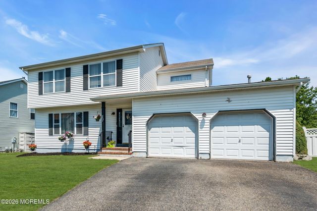 17 Jacob Drive, Howell, NJ 07731