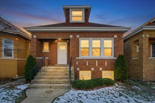 4935 W Carmen Avenue, Chicago, IL 60630
