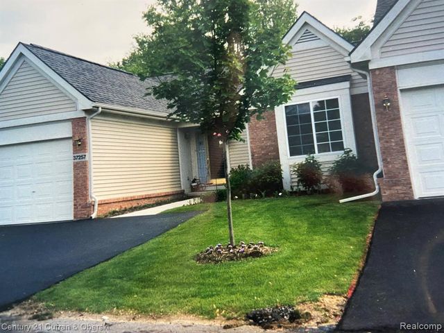 37257 Amhurst Drive 28, Westland, MI 48185
