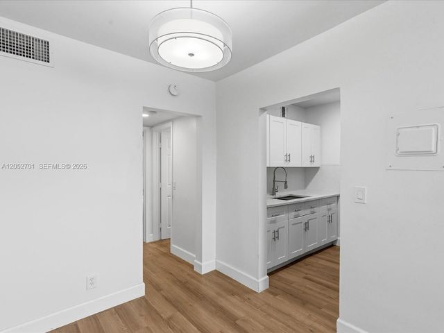 230 SW 11th Ave 8, Hallandale Beach, FL 33009