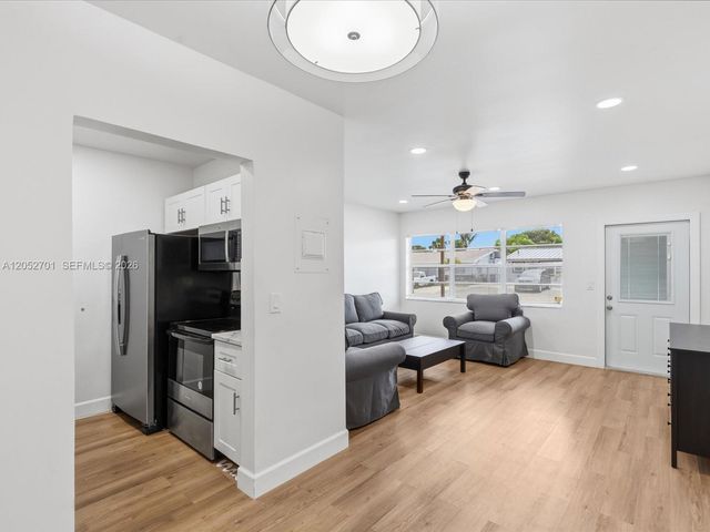 230 SW 11th Ave 8, Hallandale Beach, FL 33009
