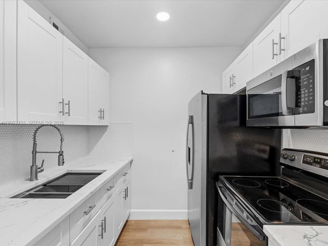 230 SW 11th Ave 8, Hallandale Beach, FL 33009