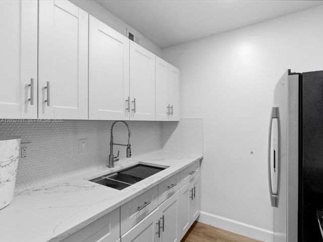 230 SW 11th Ave 8, Hallandale Beach, FL 33009