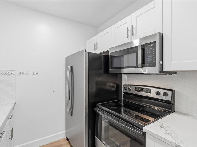 230 SW 11th Ave 8, Hallandale Beach, FL 33009