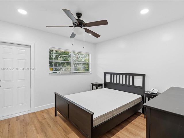 230 SW 11th Ave 8, Hallandale Beach, FL 33009
