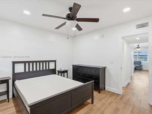230 SW 11th Ave 8, Hallandale Beach, FL 33009