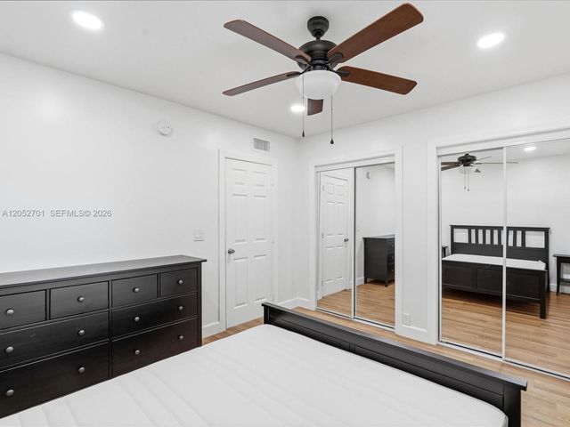 230 SW 11th Ave 8, Hallandale Beach, FL 33009