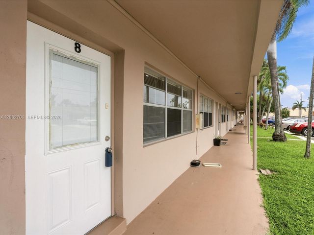 230 SW 11th Ave 8, Hallandale Beach, FL 33009