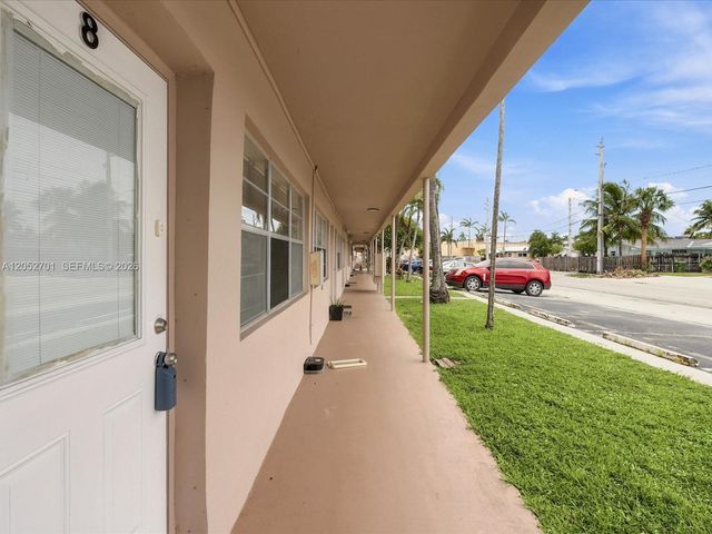 230 SW 11th Ave 8, Hallandale Beach, FL 33009