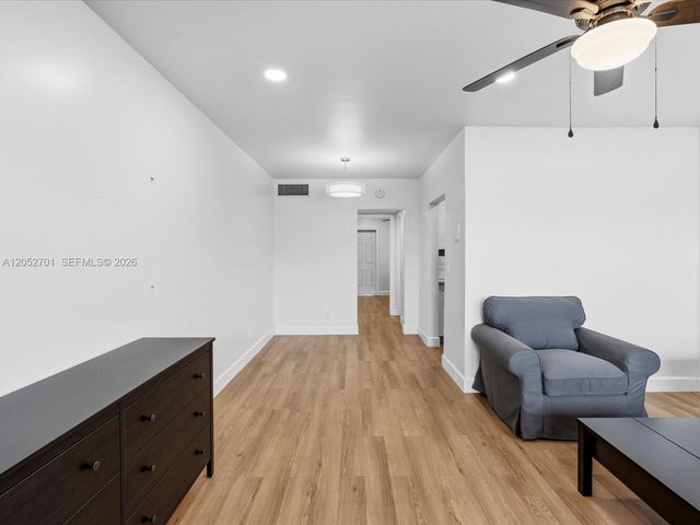 230 SW 11th Ave 8, Hallandale Beach, FL 33009