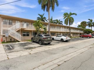 230 SW 11th Ave 8, Hallandale Beach, FL 33009