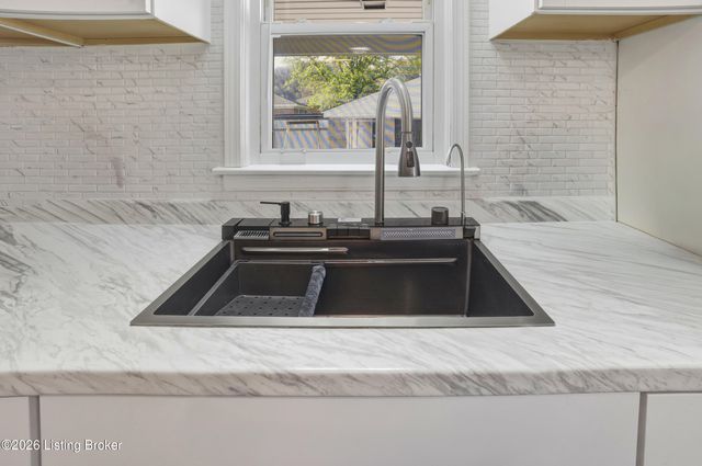 1622 Linda Way, Louisville, KY 40216