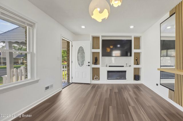 1622 Linda Way, Louisville, KY 40216