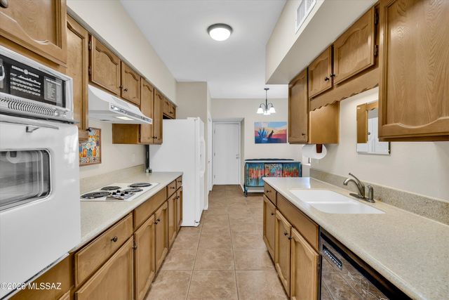 1241 W Calle Ramiro, Green Valley, AZ 85622