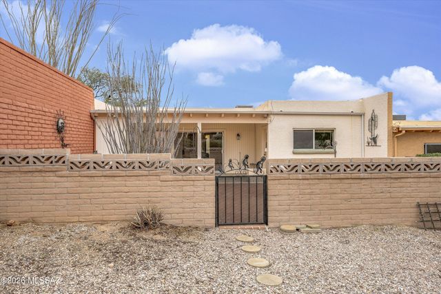 1241 W Calle Ramiro, Green Valley, AZ 85622