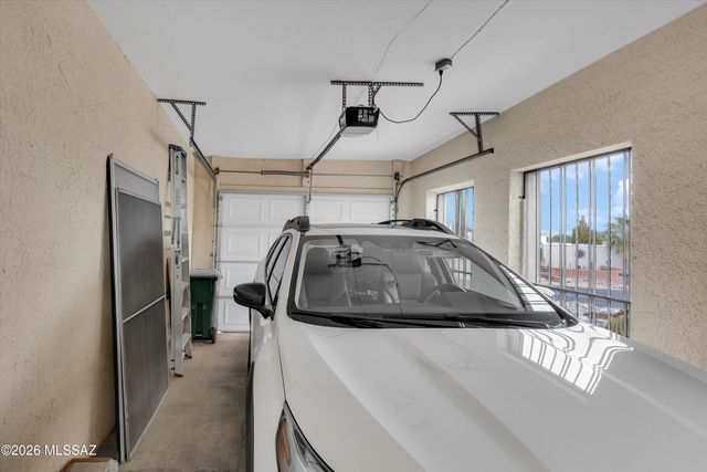 1241 W Calle Ramiro, Green Valley, AZ 85622