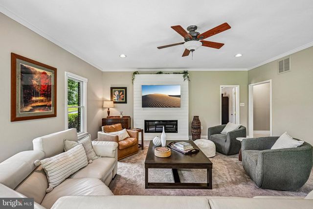 129 SUNRISE DR, North Wales, PA 19454