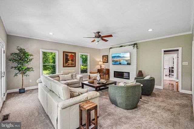 129 SUNRISE DR, North Wales, PA 19454