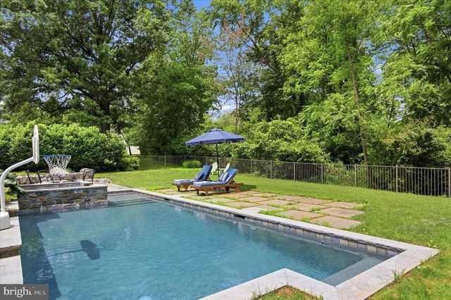 129 SUNRISE DR, North Wales, PA 19454