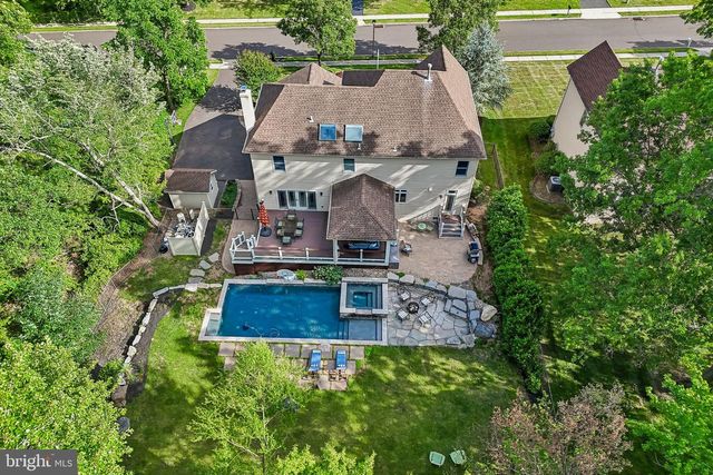 129 SUNRISE DR, North Wales, PA 19454