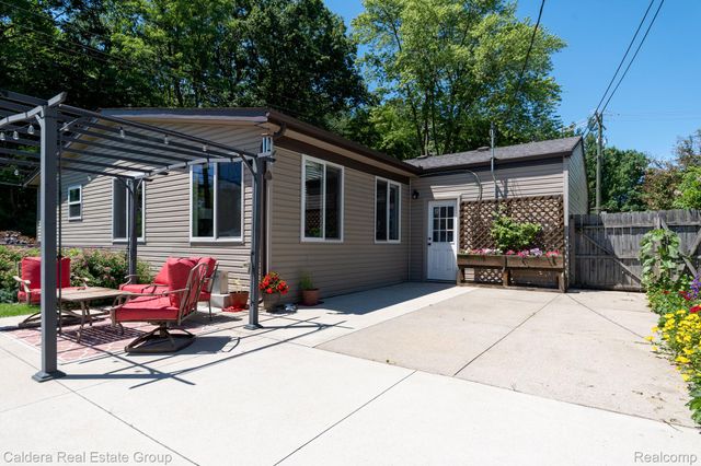41024 Paign Drive Drive, Sterling Heights, MI 48313